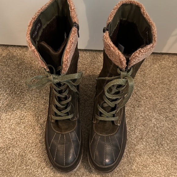 Boots - Picture 3 of 5